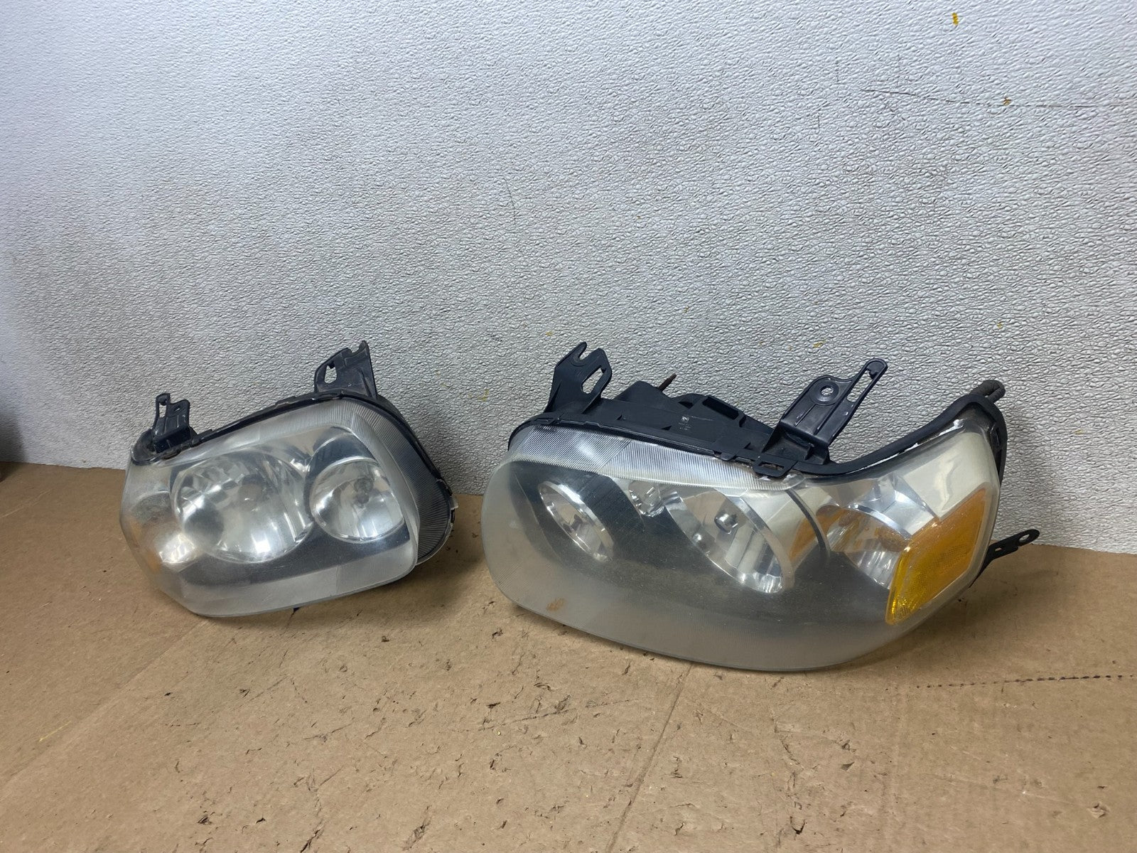 2005 to 2007 Ford Escape Headlights Left+Right Side Set Halogen W9037 DG1