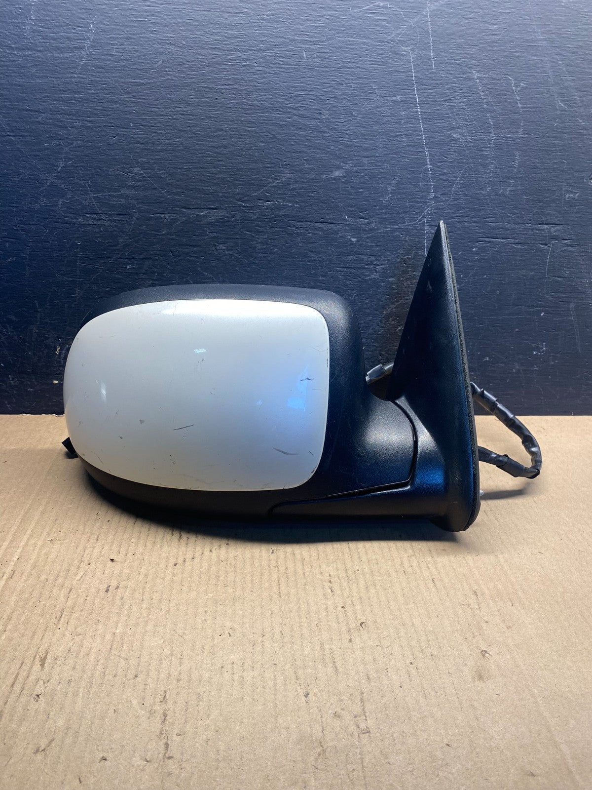 2003-2006 Chevrolet Tahoe Suburban Right Passenger Turn Door Mirror AE6342 DW0
