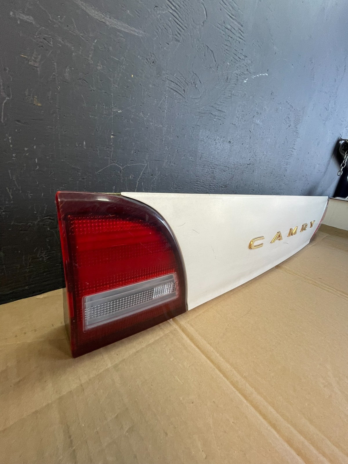 1995 1996 Toyota Camry Center Trunk Rear Tail Light AC5274 DG1
