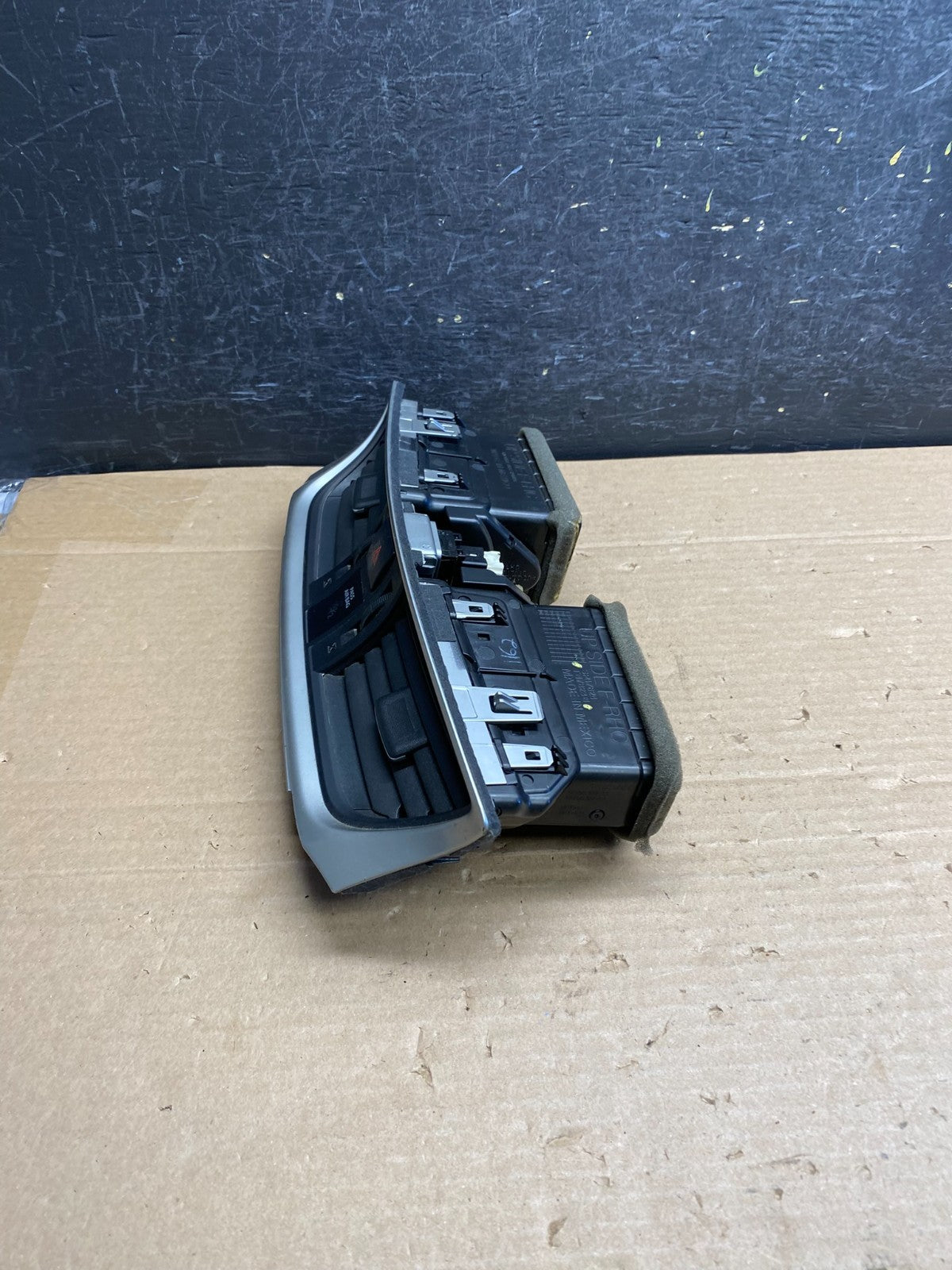 2013 to 2015 Nissan Sentra Air Vents Top Dash Center W/Hazzard Switch ag6252 DG2