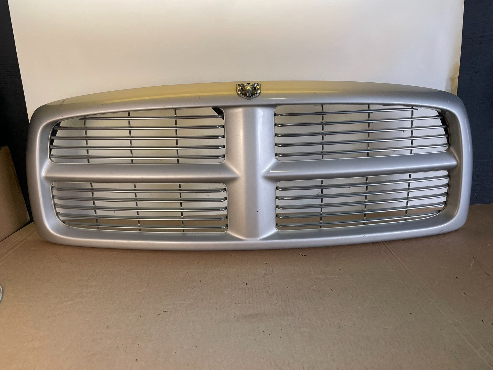 2002 2003 2004 2005 Dodge Ram 1500  Upper Front Grill Grille ag2942 DG0