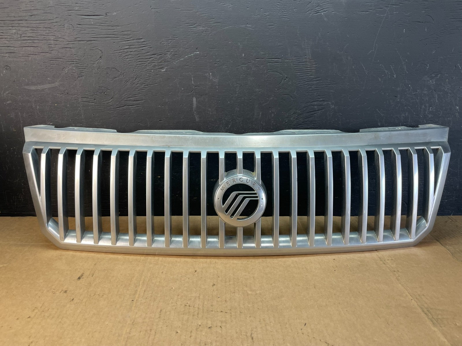 2002 to 2005 Mercury Mountaineer Front Upper Grill Grille AC5063 DG0
