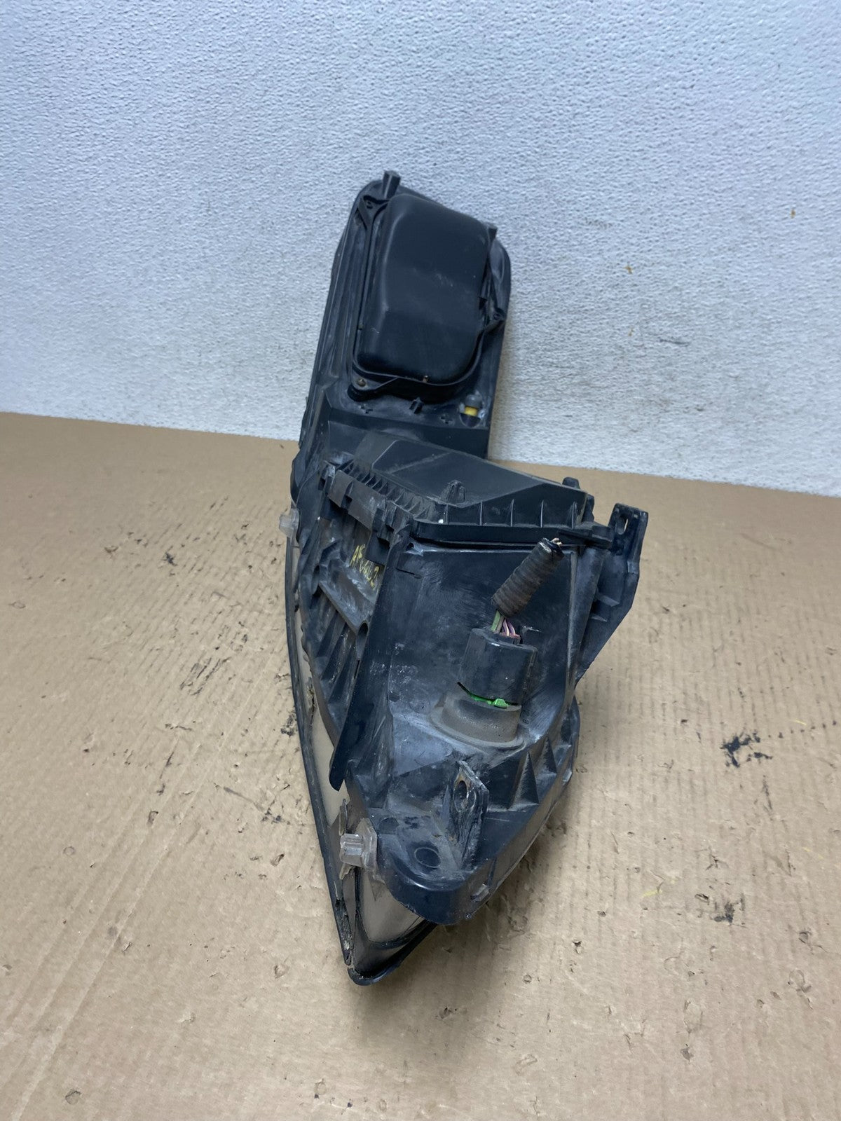 2005 to 2011 Lincoln Town Car Left Driver LH Side Headlight AF6062 DW6
