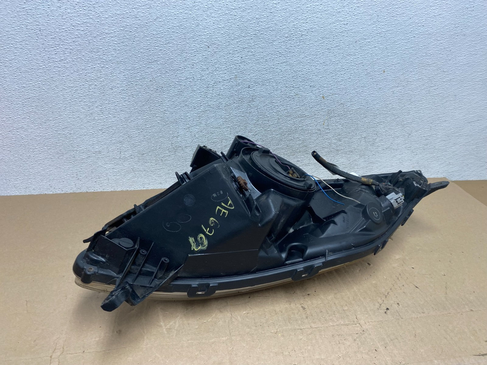 2006-2009 Toyota Prius Left Driver LH Side Blue Headlight Halogen AE6767 DW5