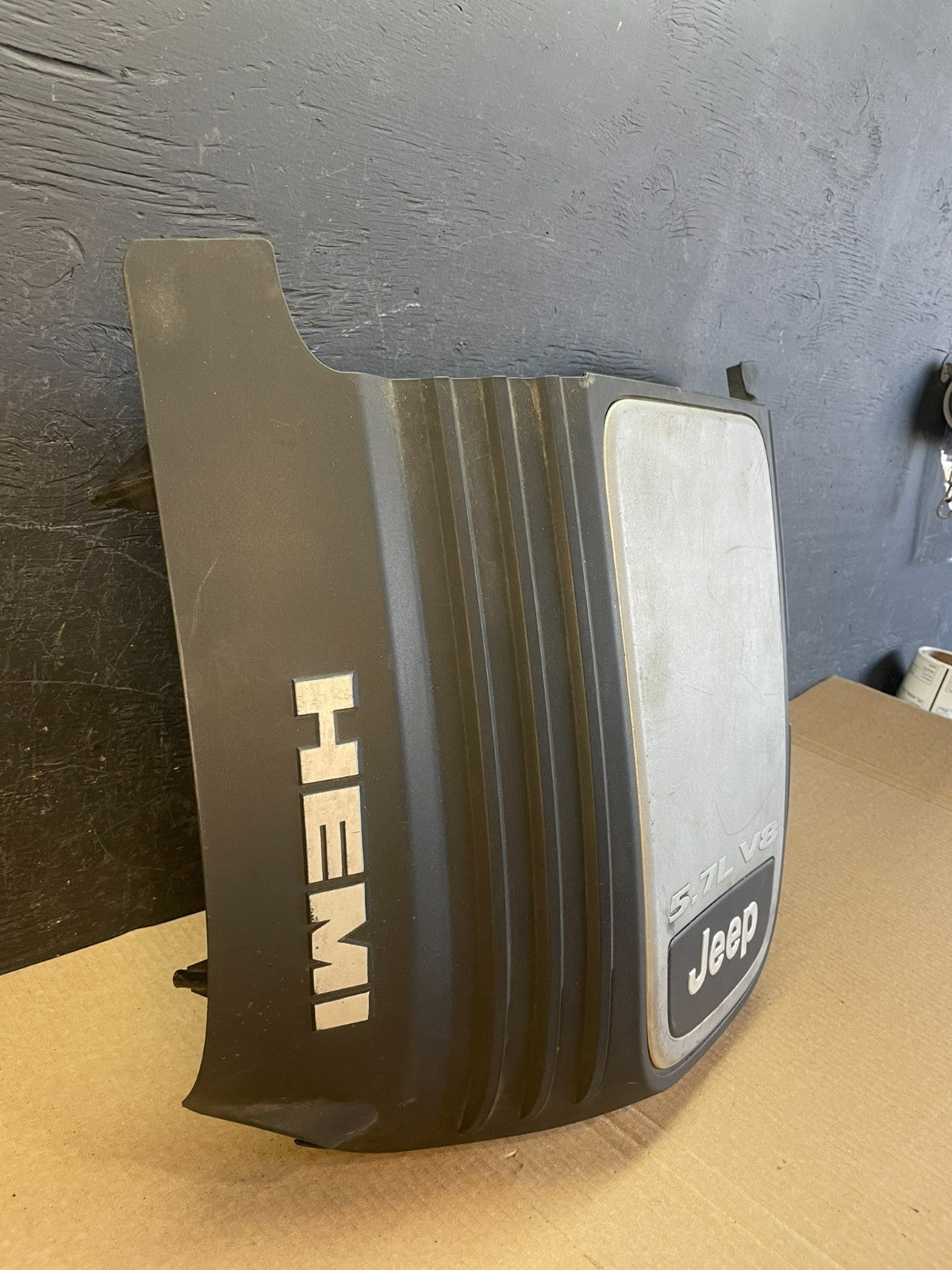 2005 to 2010 Jeep Grand Cherokee 5.7L Hemi Engine Cover Plastic Shield AF3543 DG2