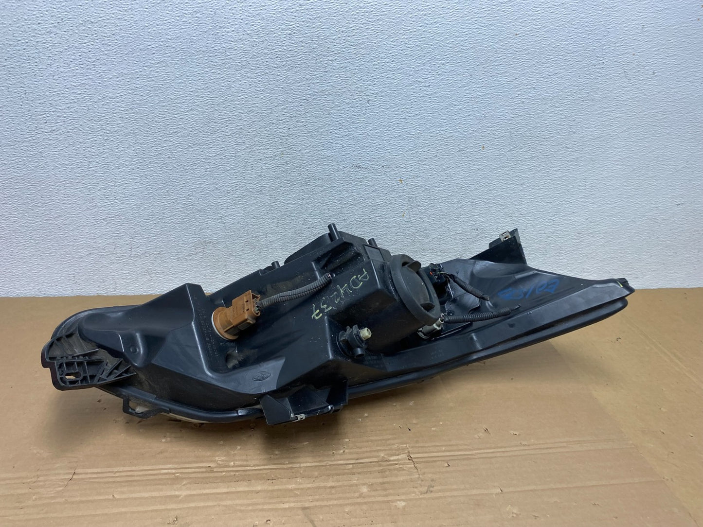 2010 2011 2012 Ford Taurus Left Driver LH Halogen Headlight AD4237 DW6
