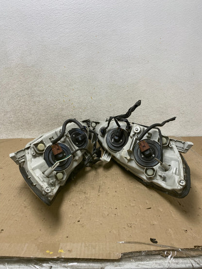 2005 to 2006 Toyota Camry Left+Right Side Set Halogen Headlights AH6872 DW9
