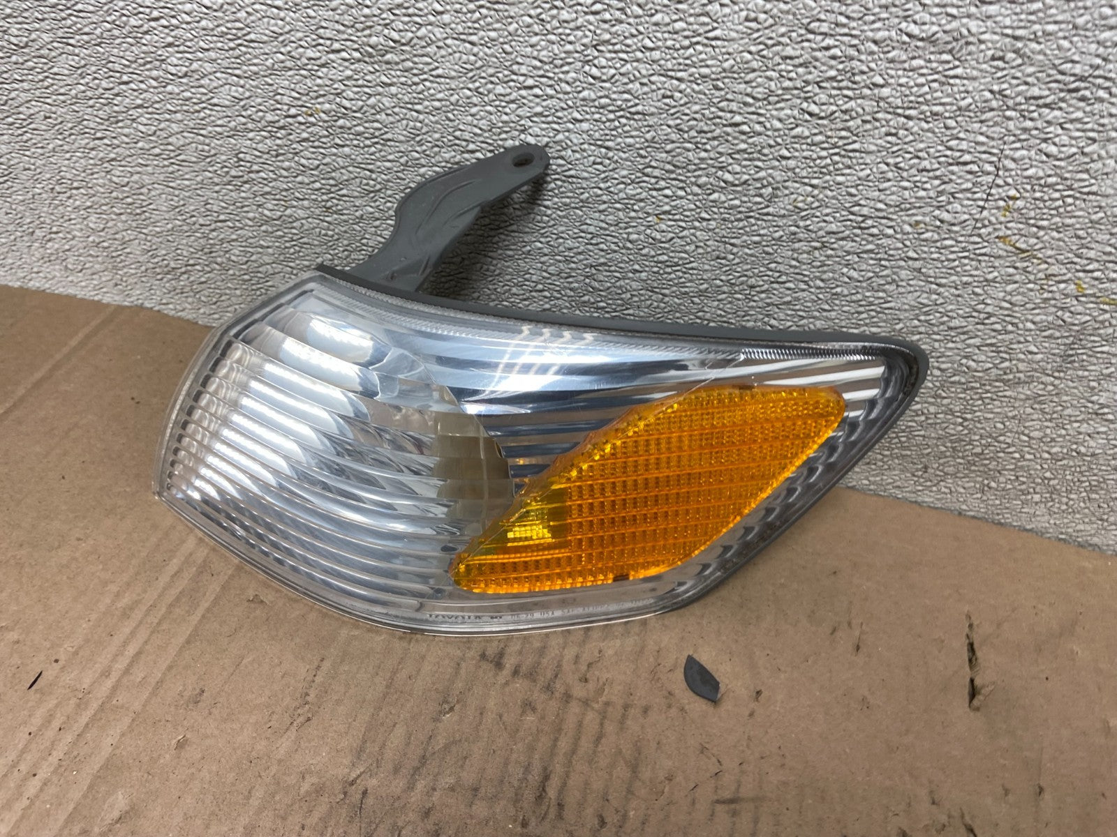 2000 - 2001 Toyota Camry Front Left Driver Lh Turn Signal Y0126 DW1