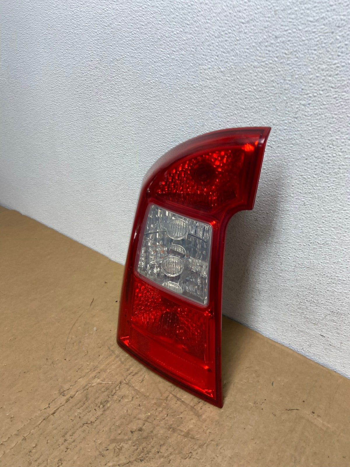 2007 2008 2009 2010 2011 2012 Kia Rondo Left Driver LH Tail Light AD1449 LK1