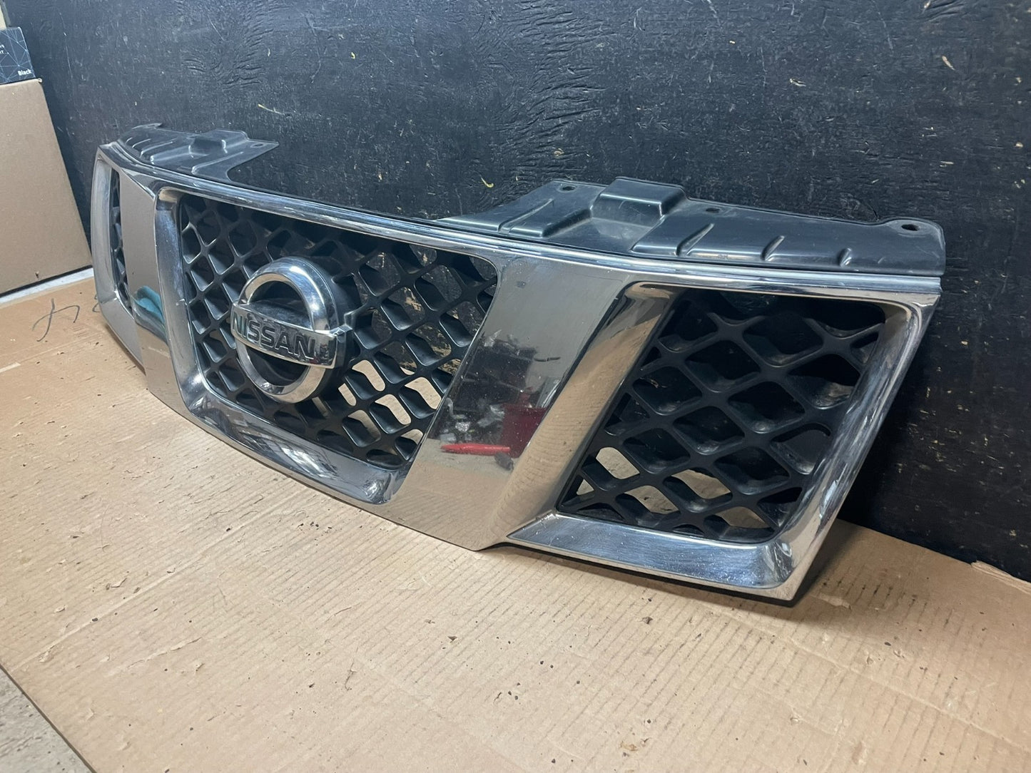 2005 2006 2007 Nissan Pathfinder Chrome Front Upper Grill Grille OEM Y1888 DG2