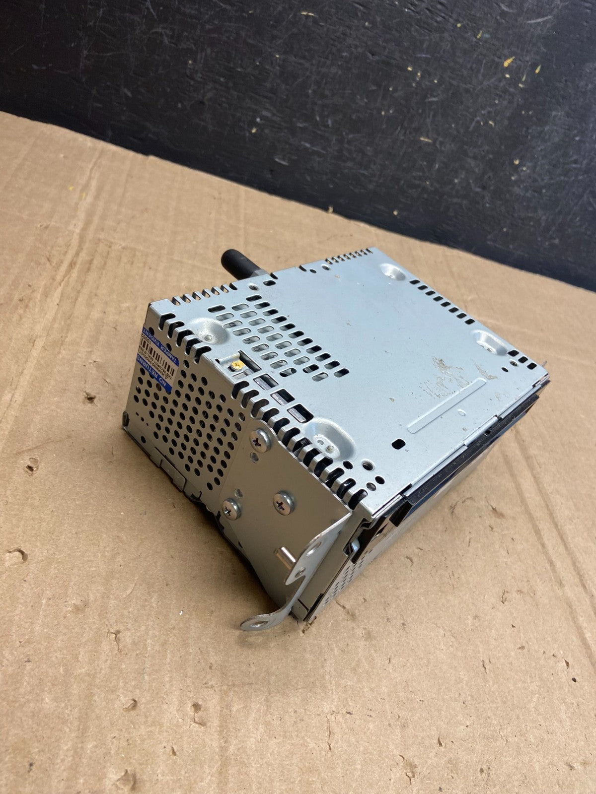 2013 to 2014 Ford Edge AM/FM Radio Reciever AD7172 DG1