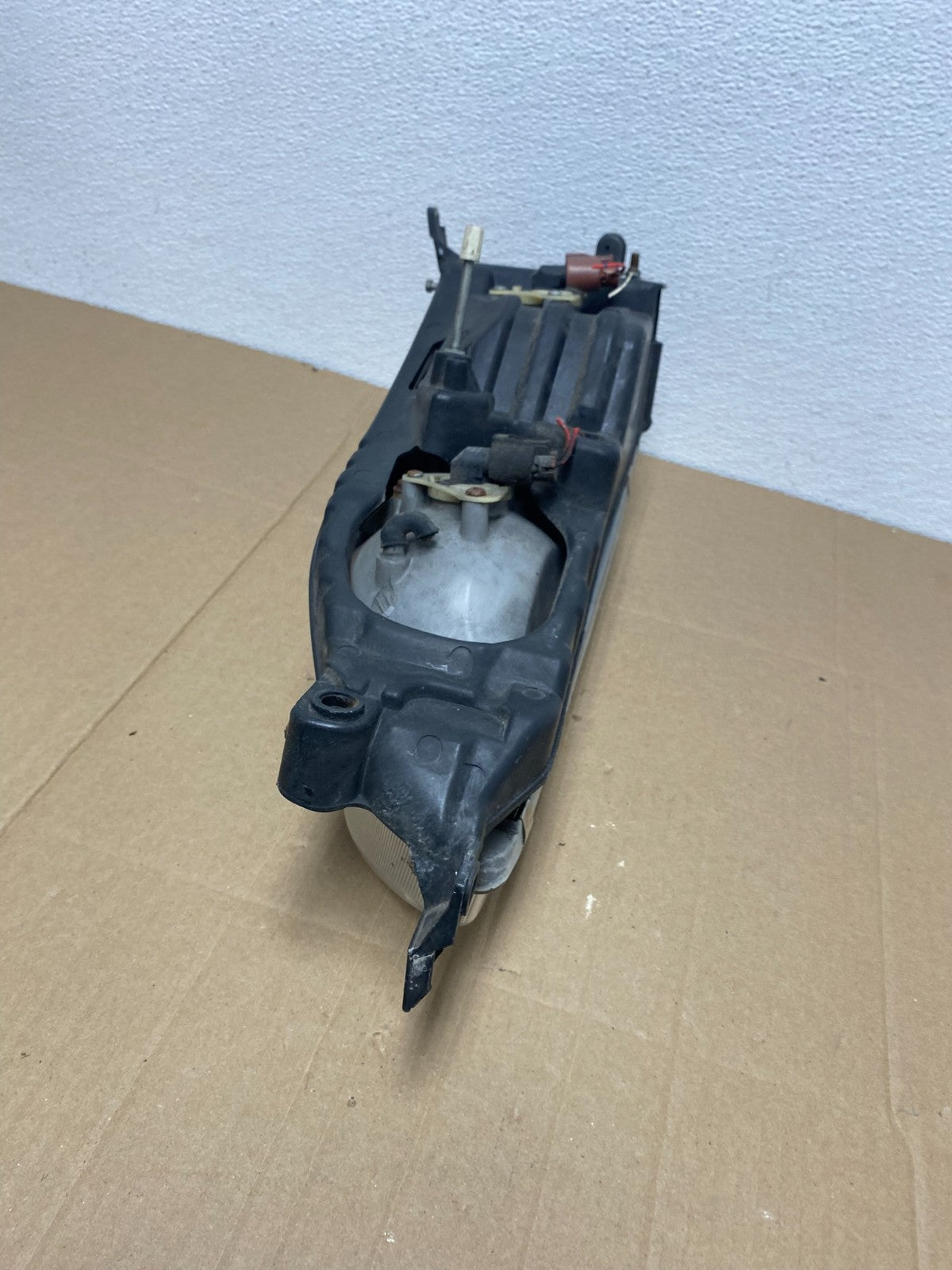 1995 to 1996 Toyota Camry Right Passenger RH Side Headlight OEM AB8032 DW9