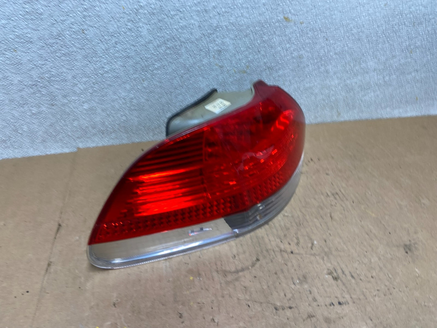 2002 to 2005 BMW 7-Series 745i 760i Left Driver Tail Light Oem Z7712 PS2
