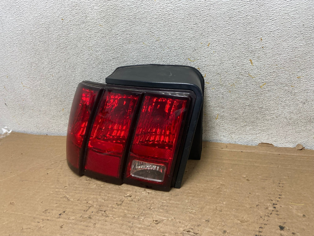 1999 - 2004 Ford Mustang Left Driver Lh Side Tail Light AH9196 LK2