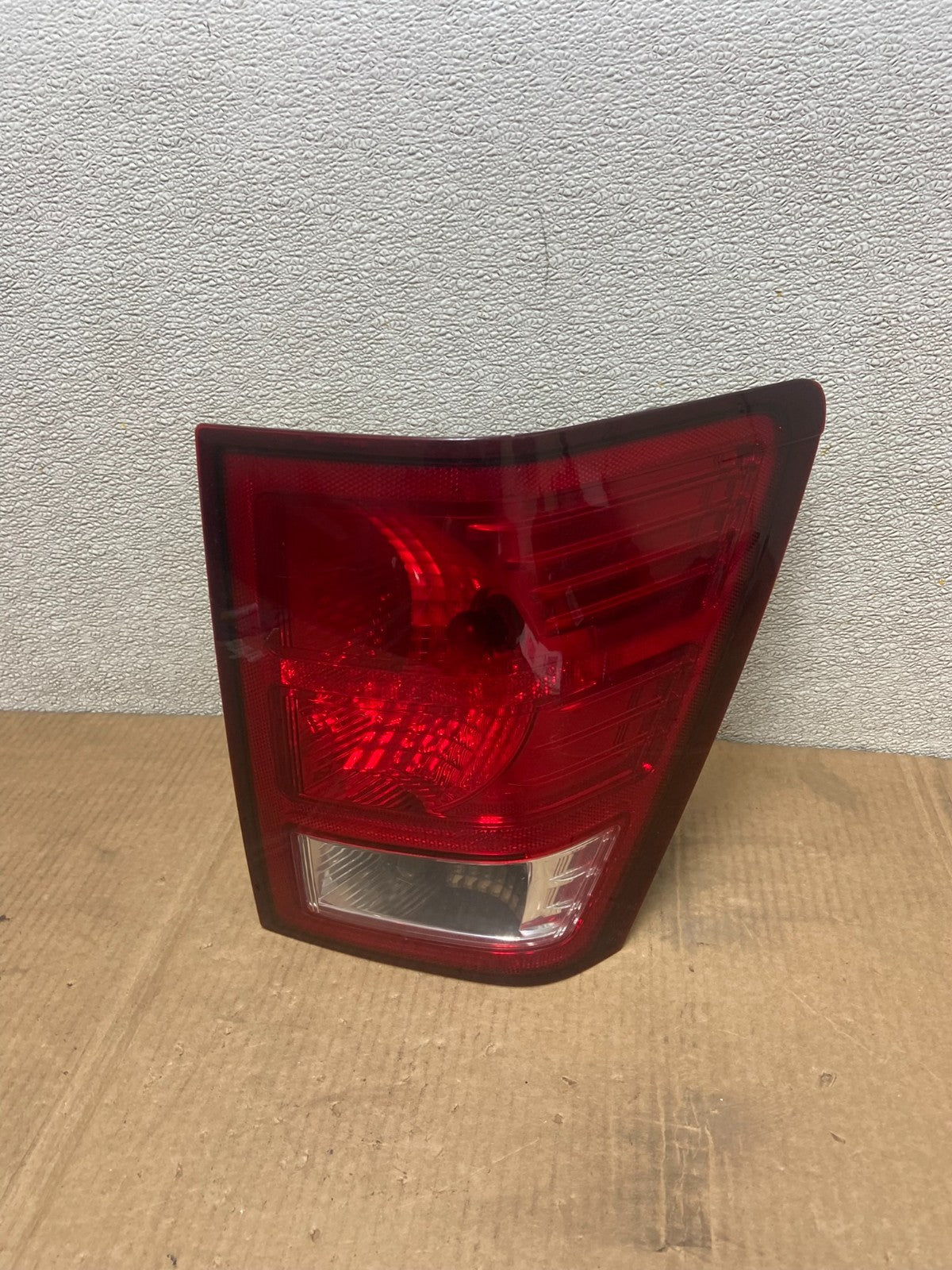 2007 to 2010 Jeep Grand Cherokee Right Passenger Tail Light AA5405 DW0