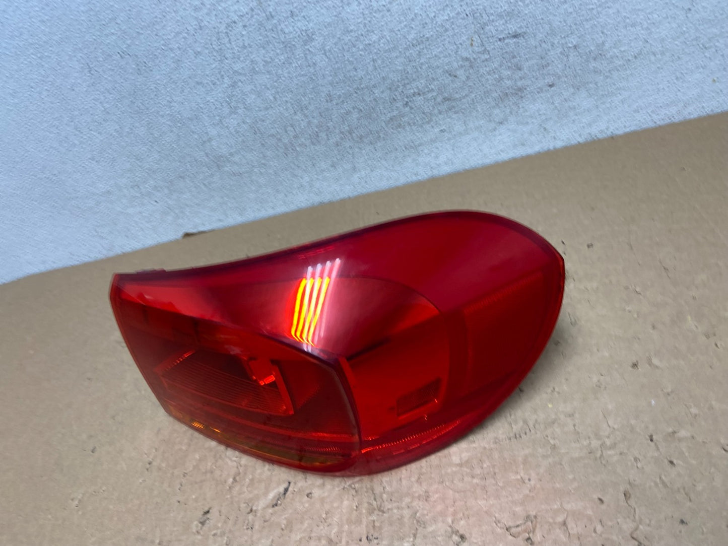 2012-2017 Volkswagen Tiguan Right Passenger RH Side Tail Light AF8101 DW1