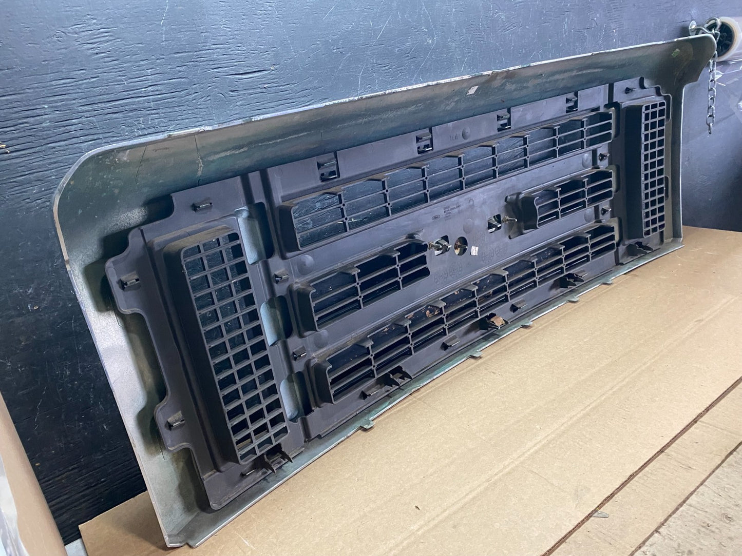 2008 to 2014 Ford Econoline E150 E250 Front Upper Chrome Grill Grille Y9287 DG10