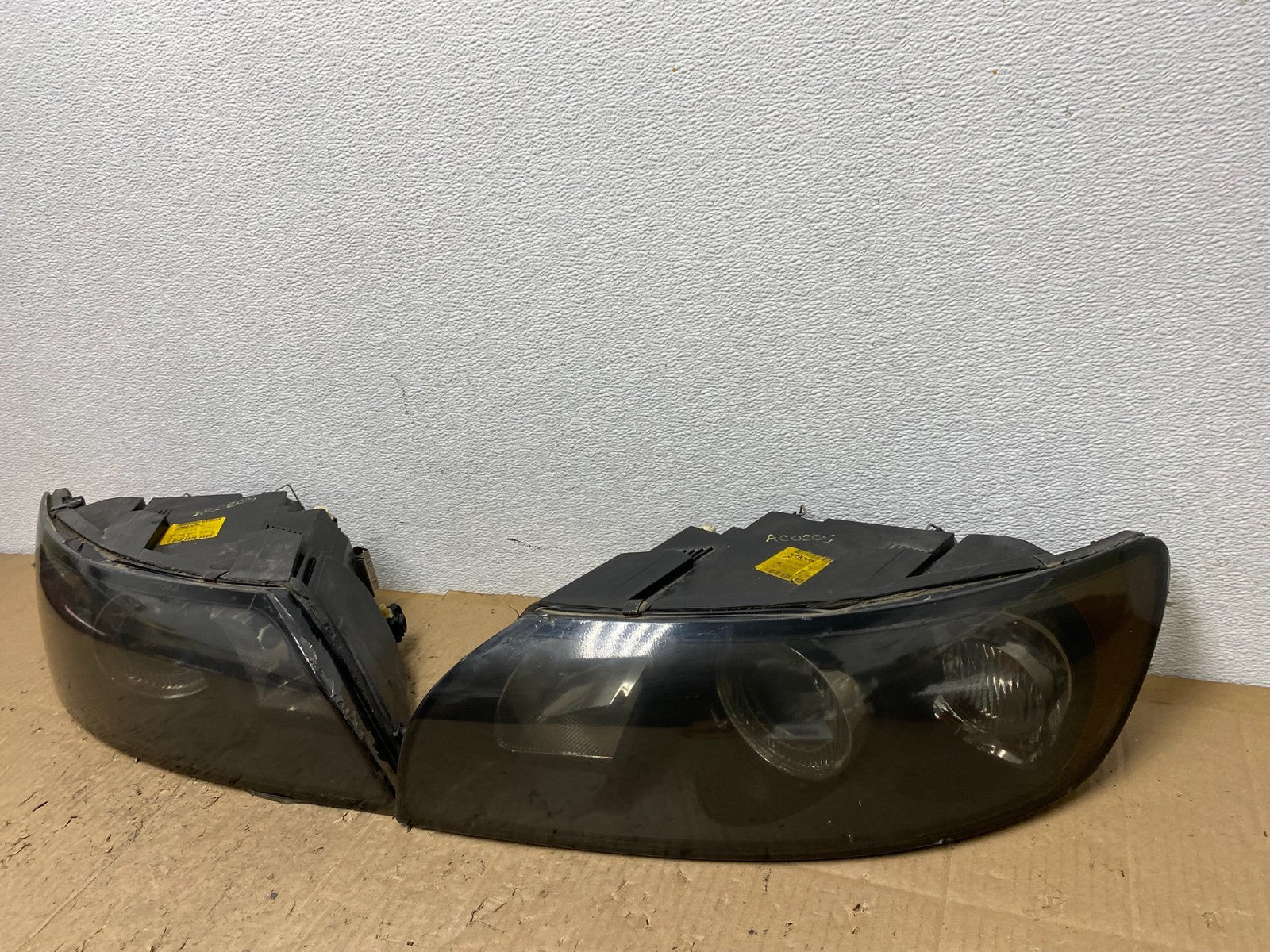 2004 to 2007 Volvo S40 Left+Right Side Headlights AC0205 DW2