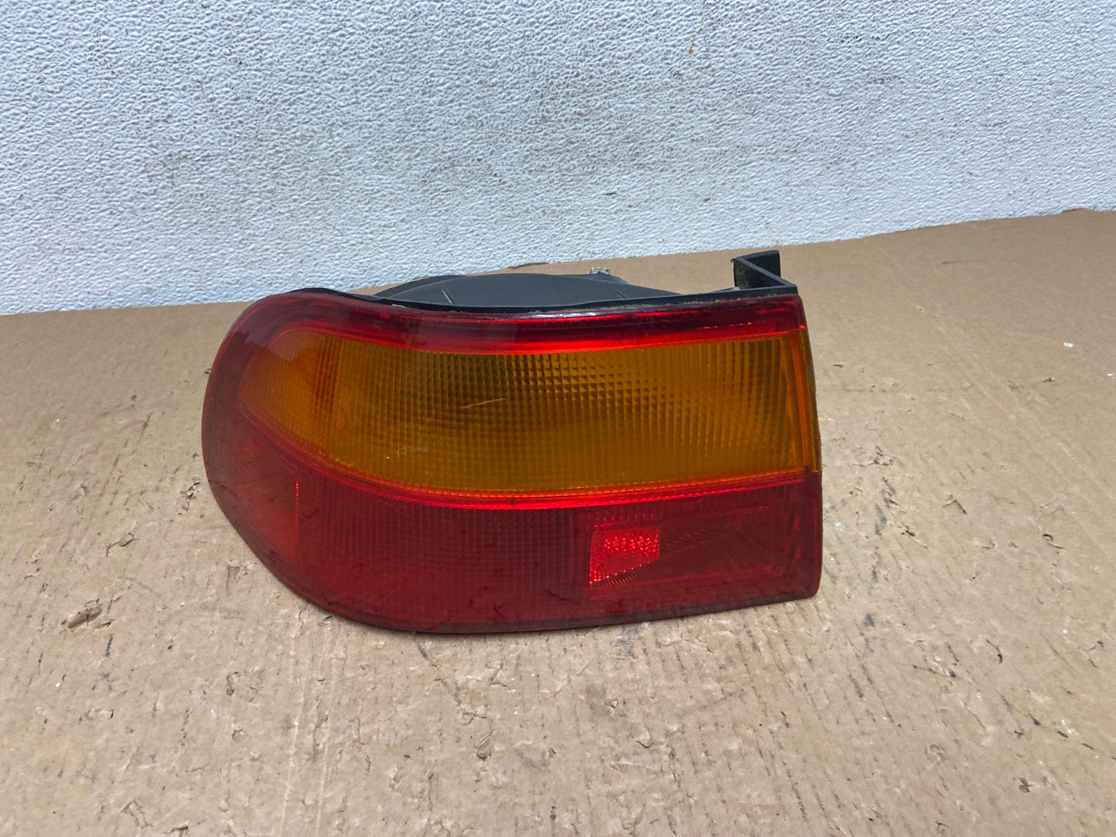 1992 to 1995 Honda Civic Left Driver LH Side Tail Light Y6185 DW0