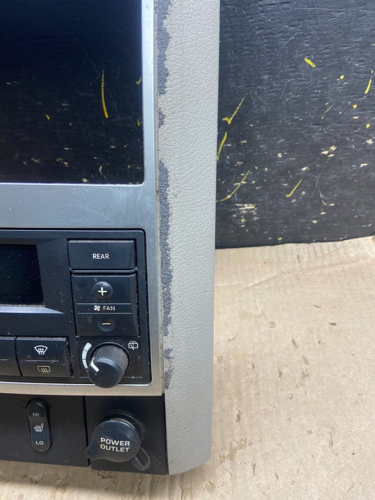 2005-2009 Dodge Durango Heat AC Climate Temperature Control Radio Bezel X6493 DG1