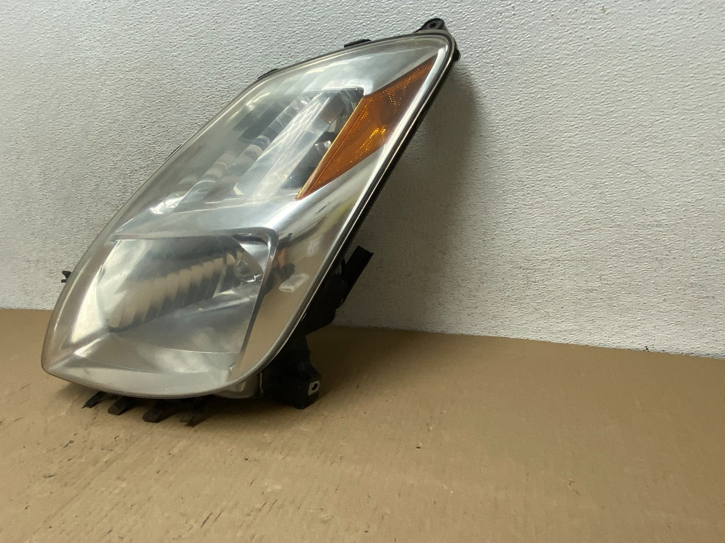 2004 - 2005 Toyota Prius Left Driver Lh Xenon HID Headlight AG7963 DW2