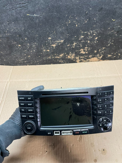 2003-2006 Mercedes Benz W211 E350 E500 Radio Screen Navigation Display AB2910 DG0