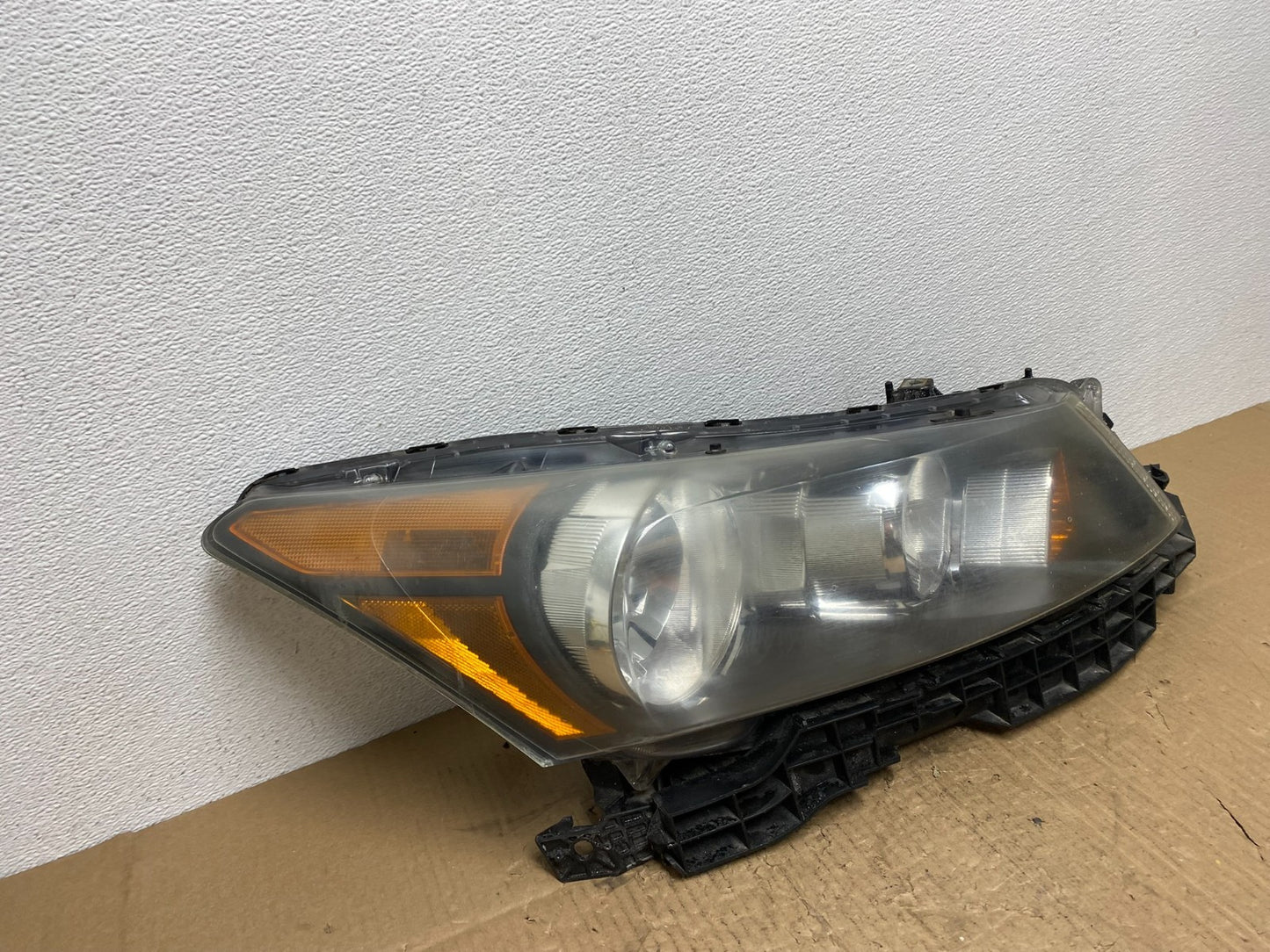 2008 to 2012 Honda Accord Sedan Right Passenger RH Headlight AB8431 DW2