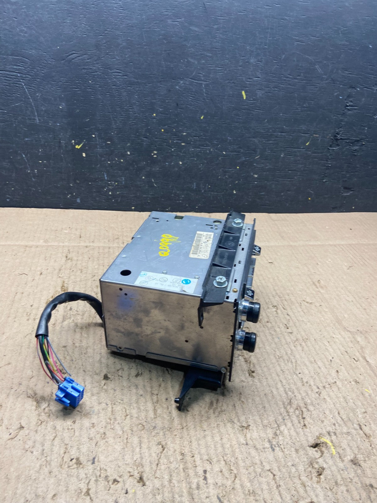 1993 1994 1995 Cadillac Fleetwood Deville AM/FM Radio CD Player q0990 DG1