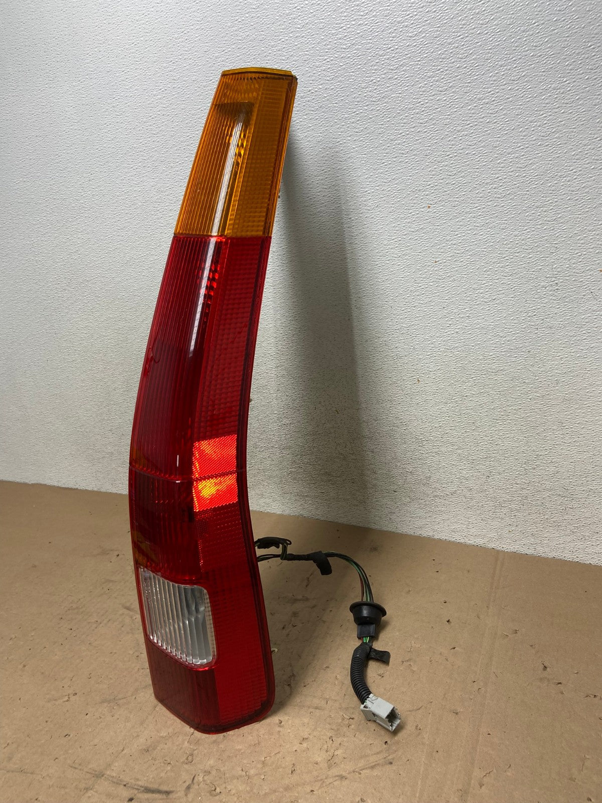 2002 - 2004 Honda Crv Cr-v Right Passenger Rh Side Tail Light AG5313 LK1