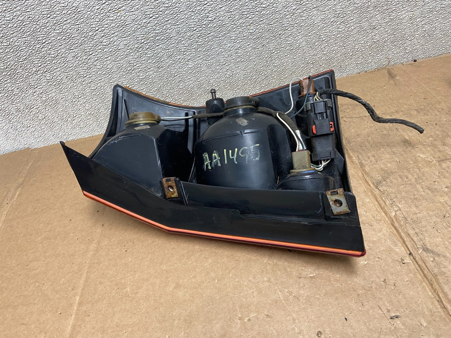 2004 2005 2006 Chrysler Pacifica Left Driver LH Tail Light Oem AA1495 PS5