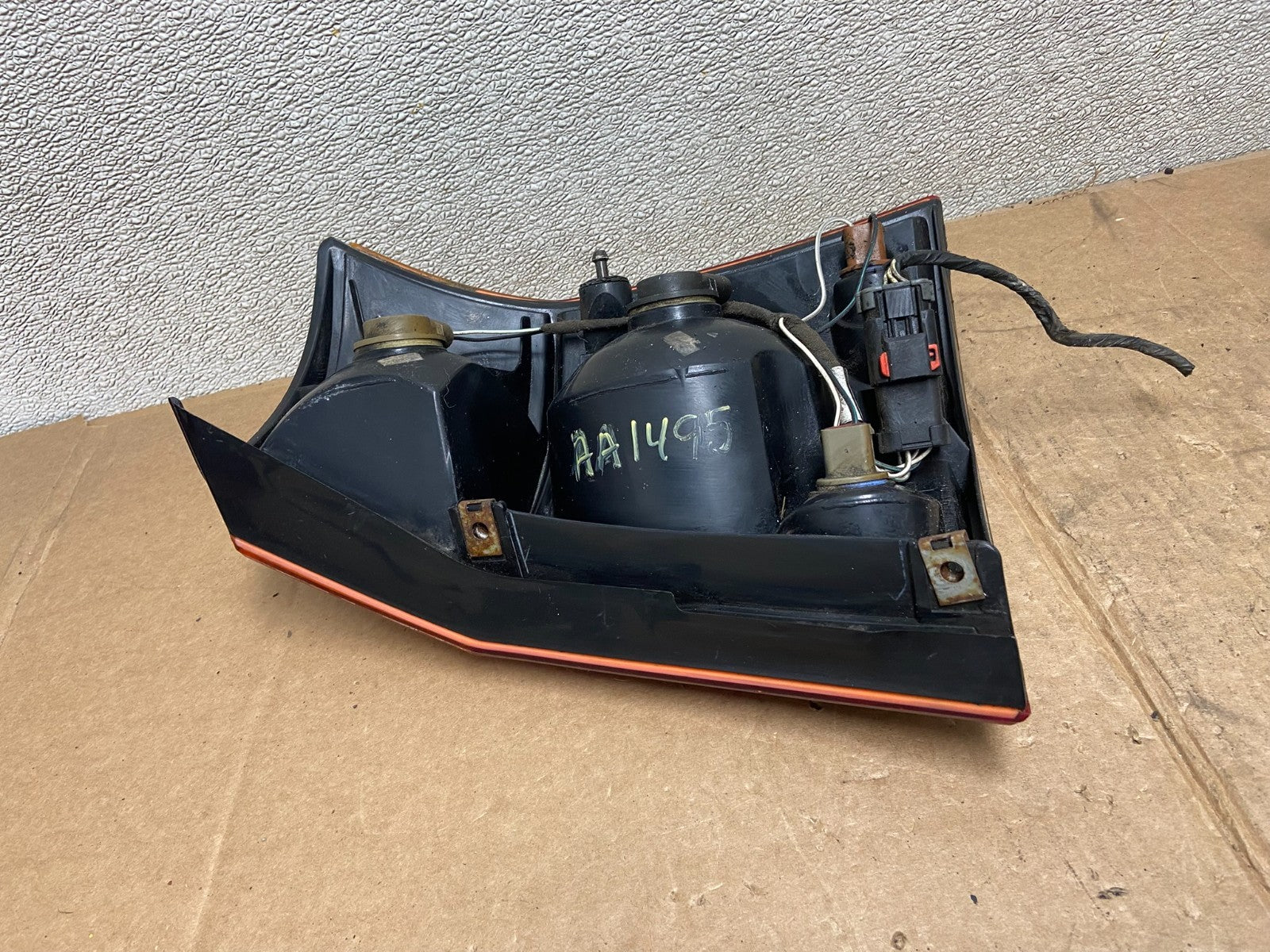 2004 2005 2006 Chrysler Pacifica Left Driver LH Tail Light Oem AA1495 PS5