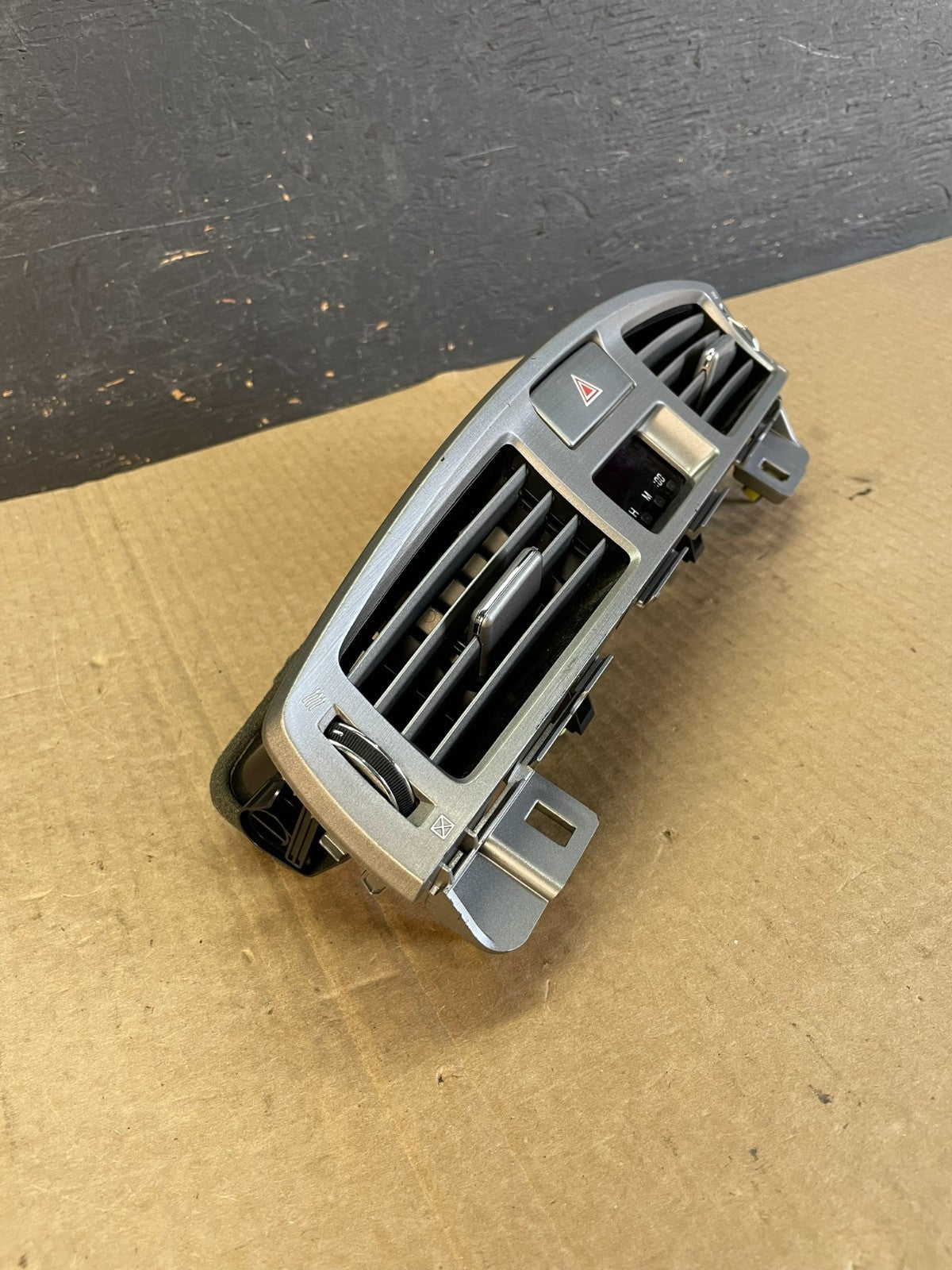 2011 to 2012 Toyota Avalon Center Console Dashboard Air Vent AF3686 DG1