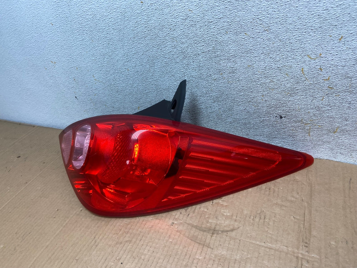 2007 - 2012 Nissan Versa Hatchback Right Passenger Side Tail Light AI6977 LK1
