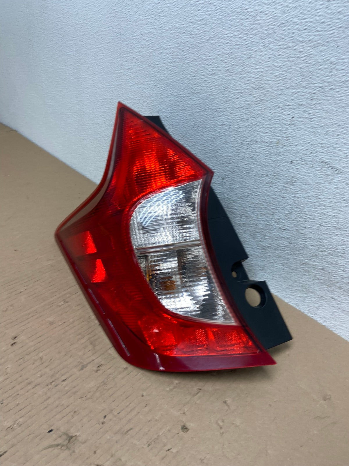2014 - 2019 Nissan Versa Note Hatchback Left Driver LH Tail Light AE7297 LK1