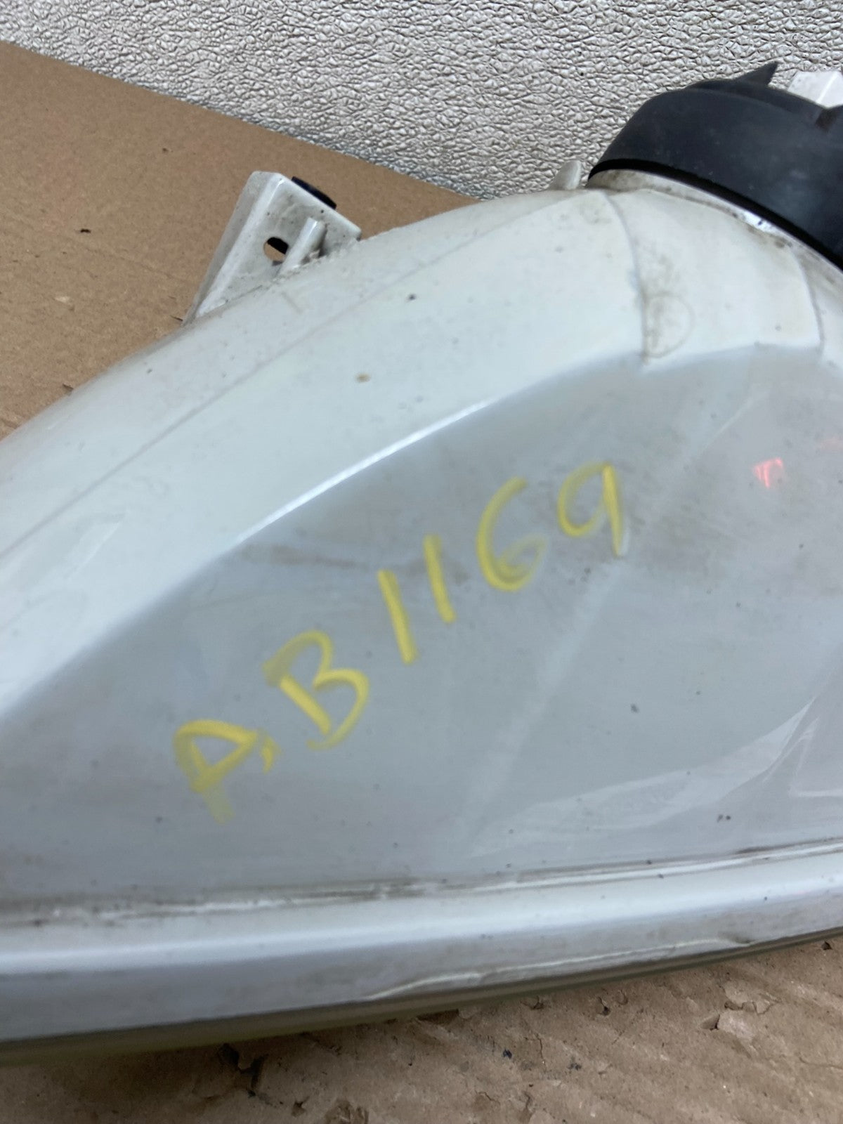 2001 2002 2003 Toyota Sienna Right Passenger Rh Side Headlight Halogen AB1169 DW7