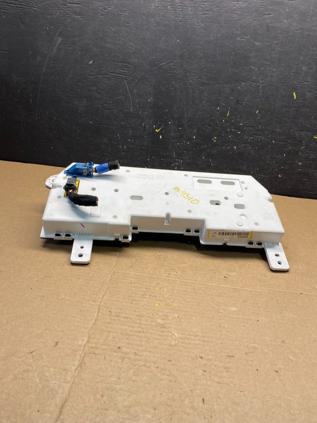 2005 to 2006  Lincoln Navigator Speedometer Gauge Cluster q9510 DG6