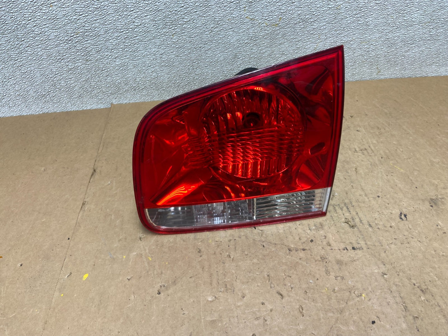 2004-2007 Volkswagen Touareg Right RH Side Inner Tail Light Oem Z7736 PS0