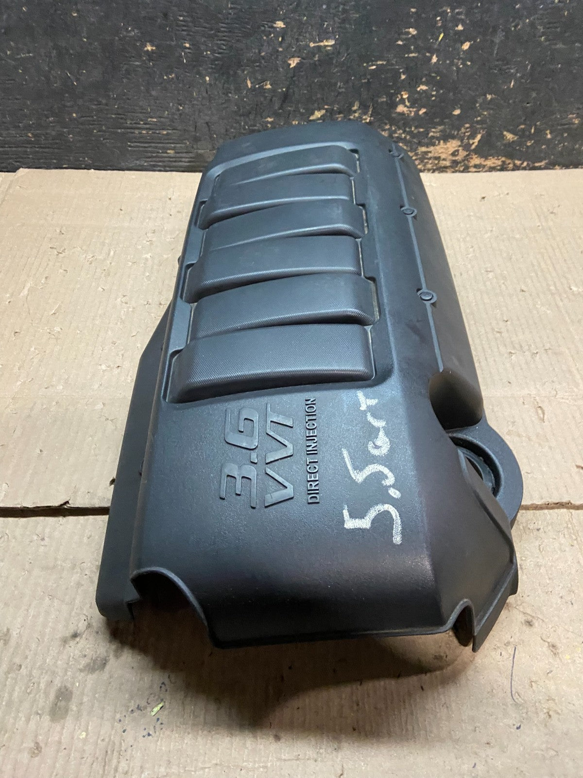 2009 to 2010 Chevrolet Traverse VVT 3.6L Motor Engine Cover X7910 DG3