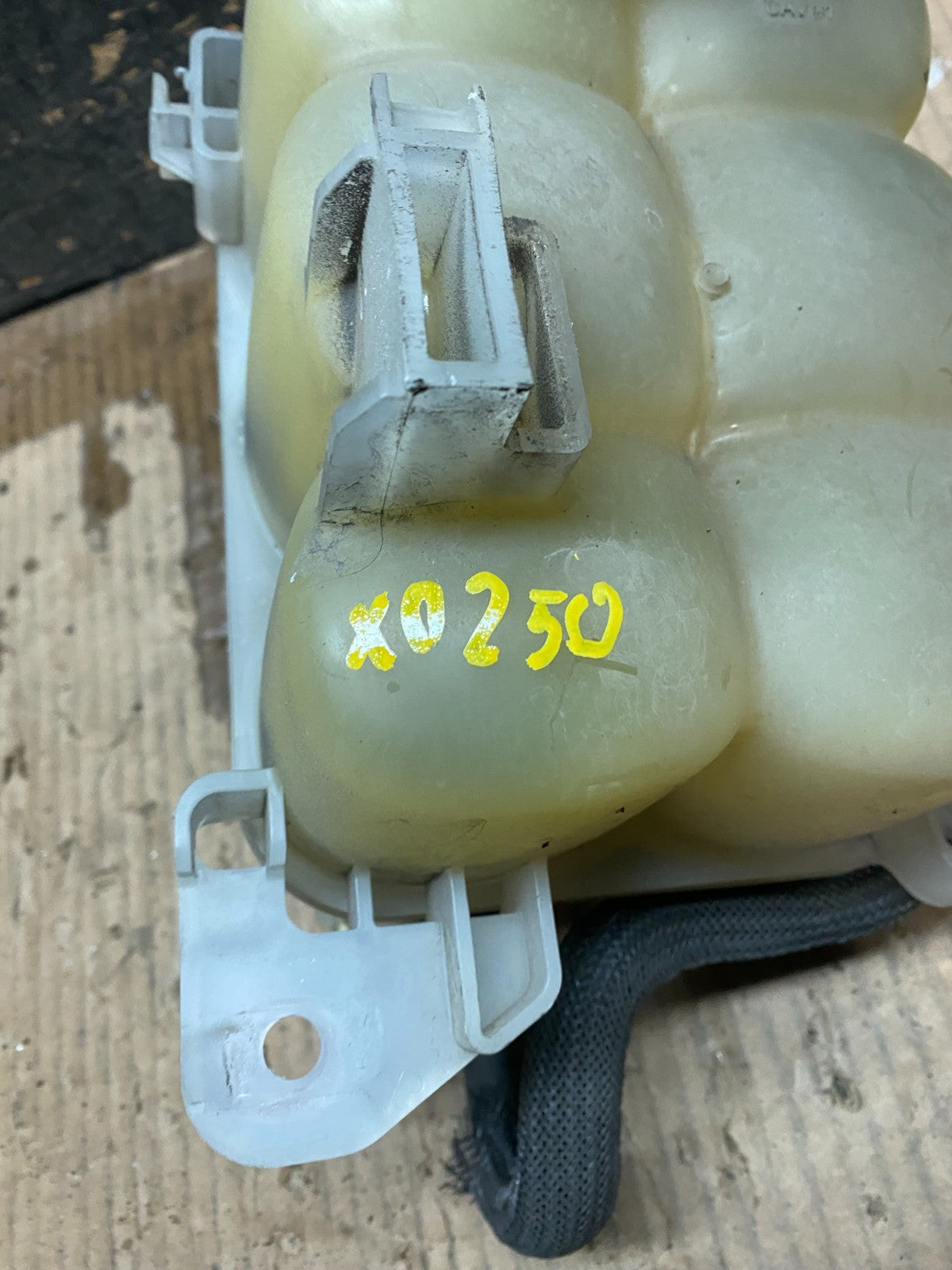 2020-2023 Ford Explorer Radiator Coolant Recovery Bootle Tank  x0250 DG8