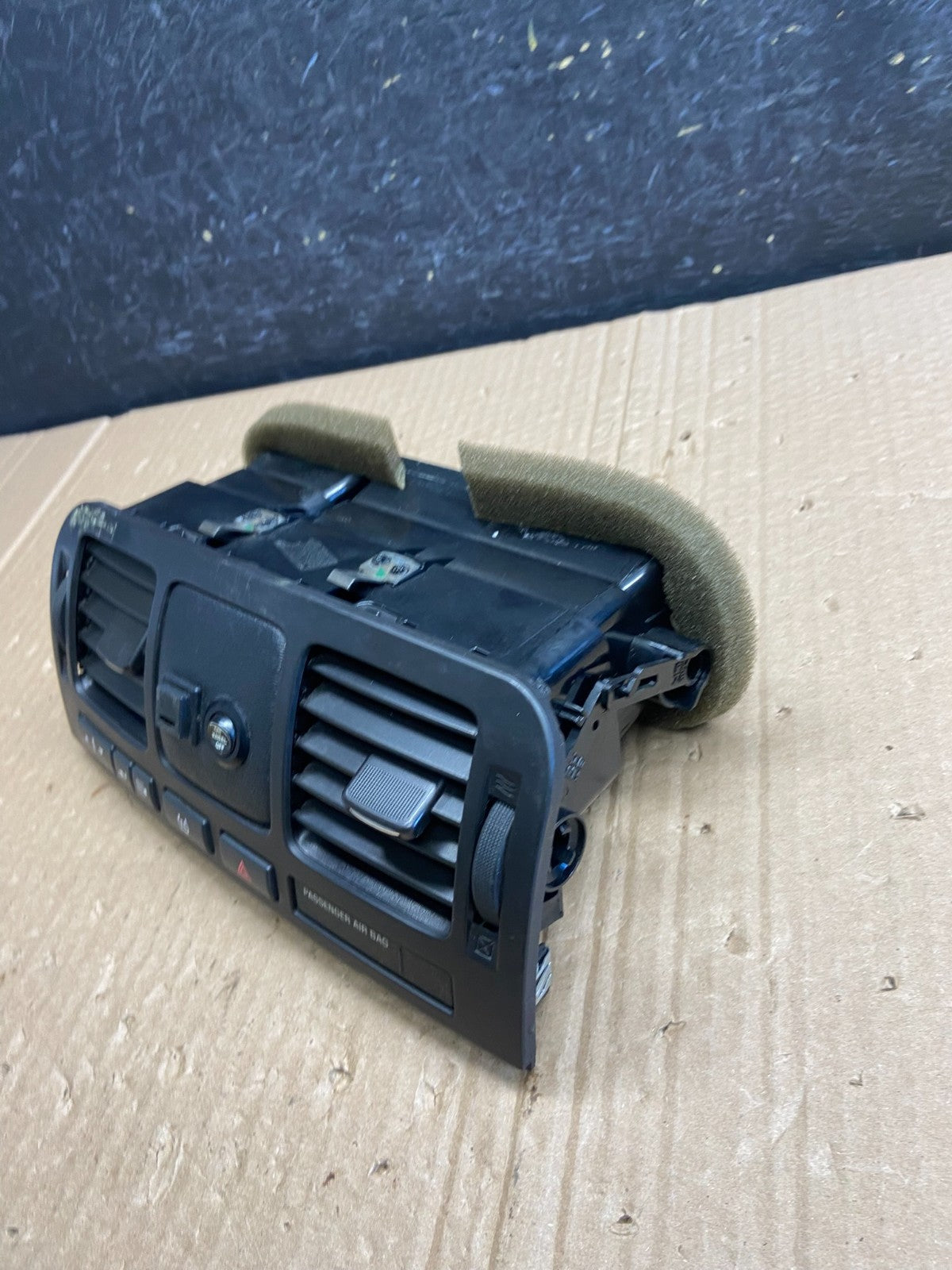 2008-2009 Chevrolet Uplander Center Dashboard Air Vent af6341 DG3