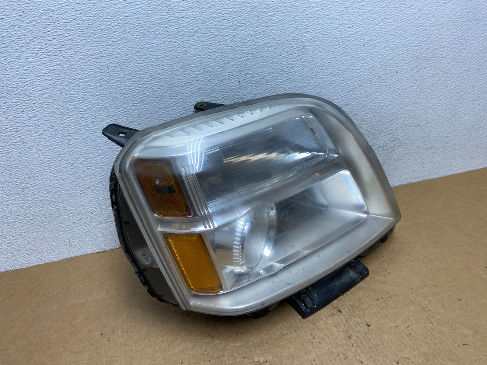 2010 to 2015 GMC Terrain Halogen Passenger Right Rh Side Headlight AD4732 DW2