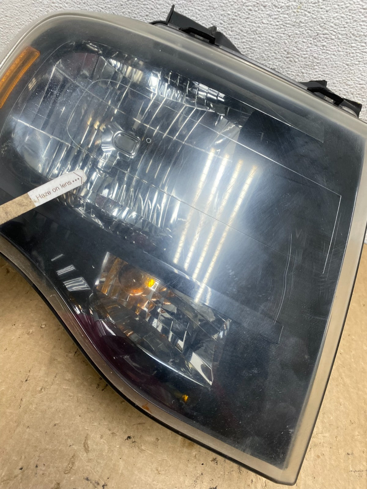 2007 to 2014 Ford Expedition Right Passenger RH side Headlight Halogen AG2410 DW4