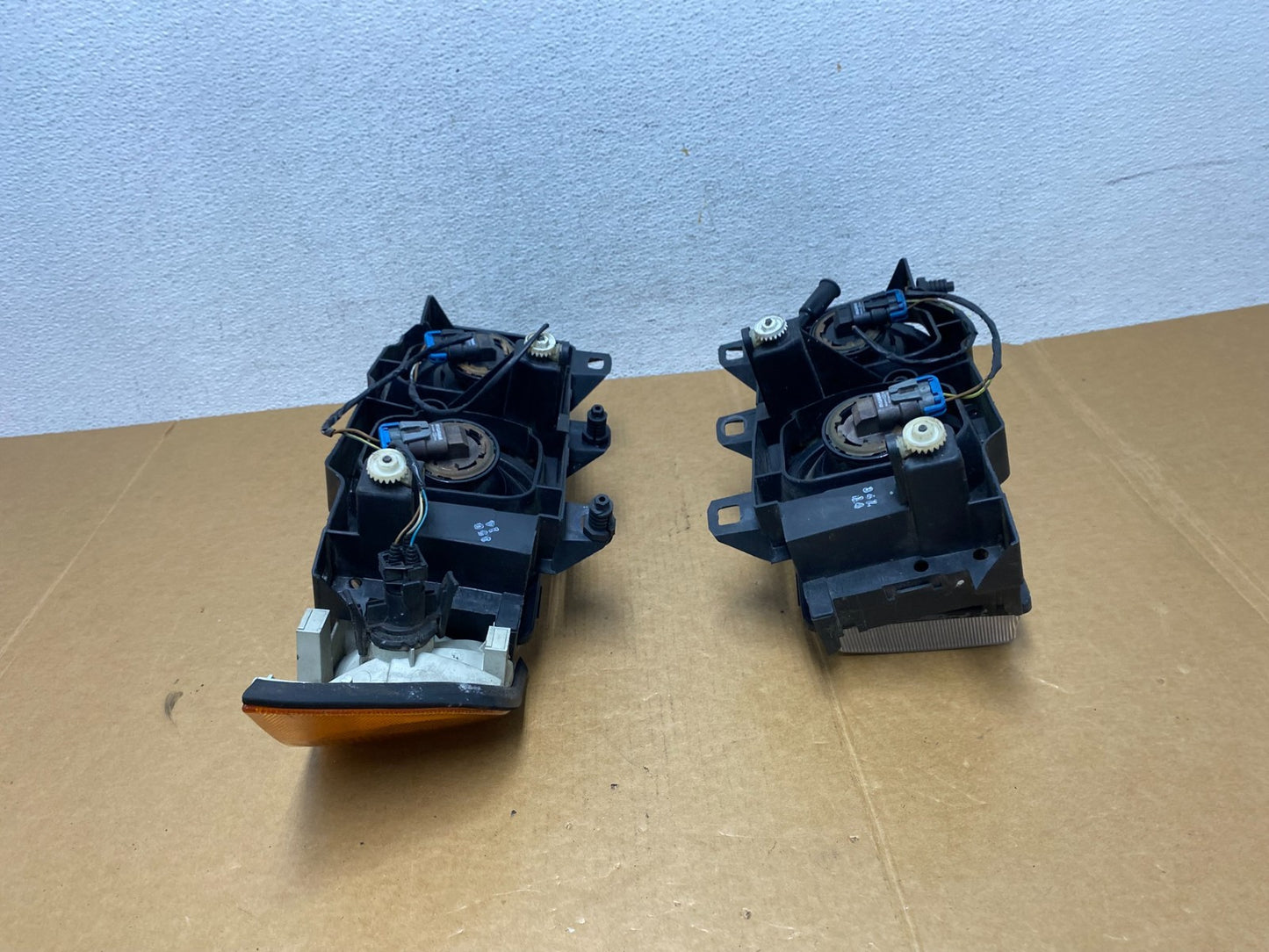 1994 to 1999 Bmw E36 318i 328i Left+Right Halogen Headlights AD8936 DW10