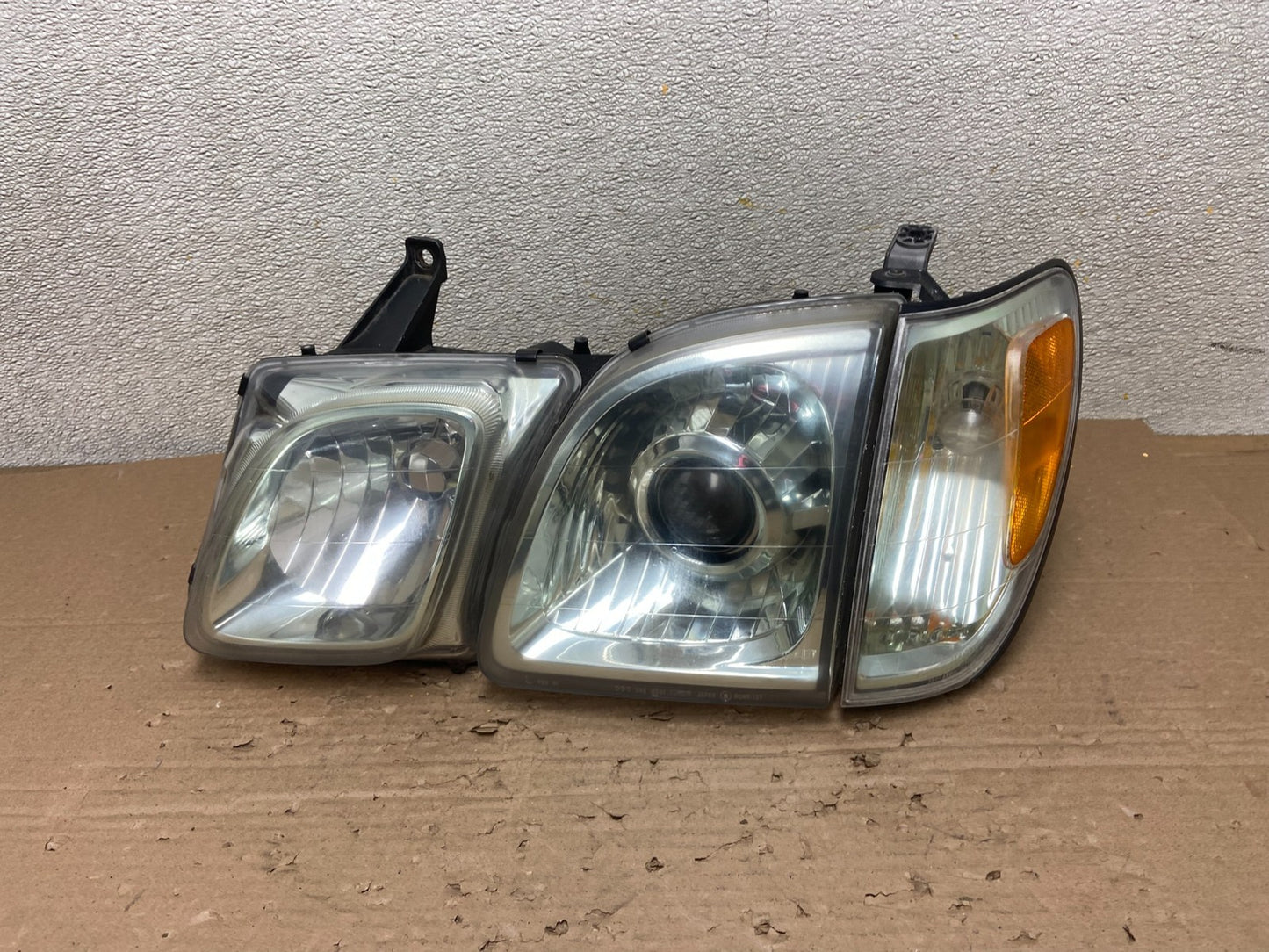 2003 to 2007 Lexus LX470 Left Driver LH Side Halogen Headlight  OEM AB1599 DG0