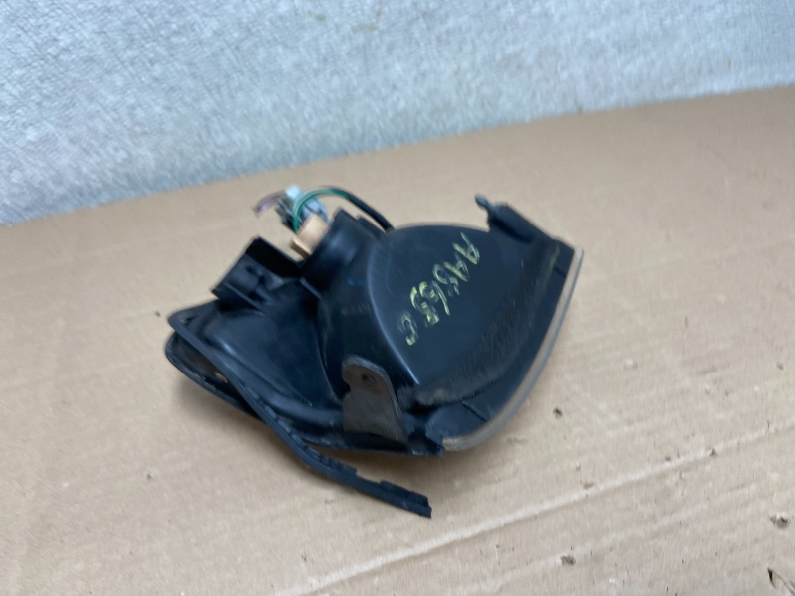1999 to 2004 Nissan Pathfinder Passenger Corner Park Light Turn Signal AA8656 DW3