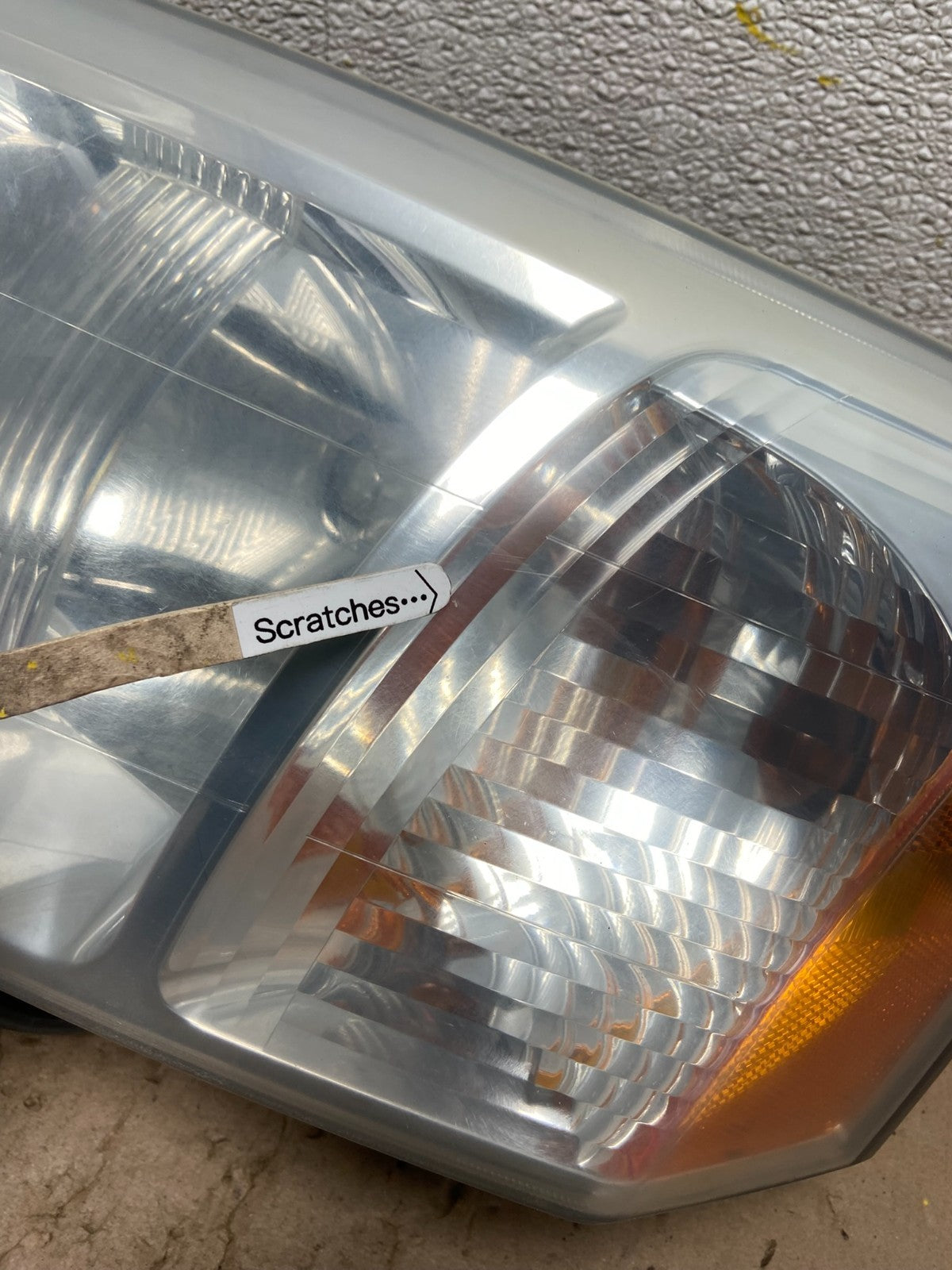 2004 - 2008 Mitsubishi Endeavor Headlight Left Driver Lh Side OEM Z6353 DW3