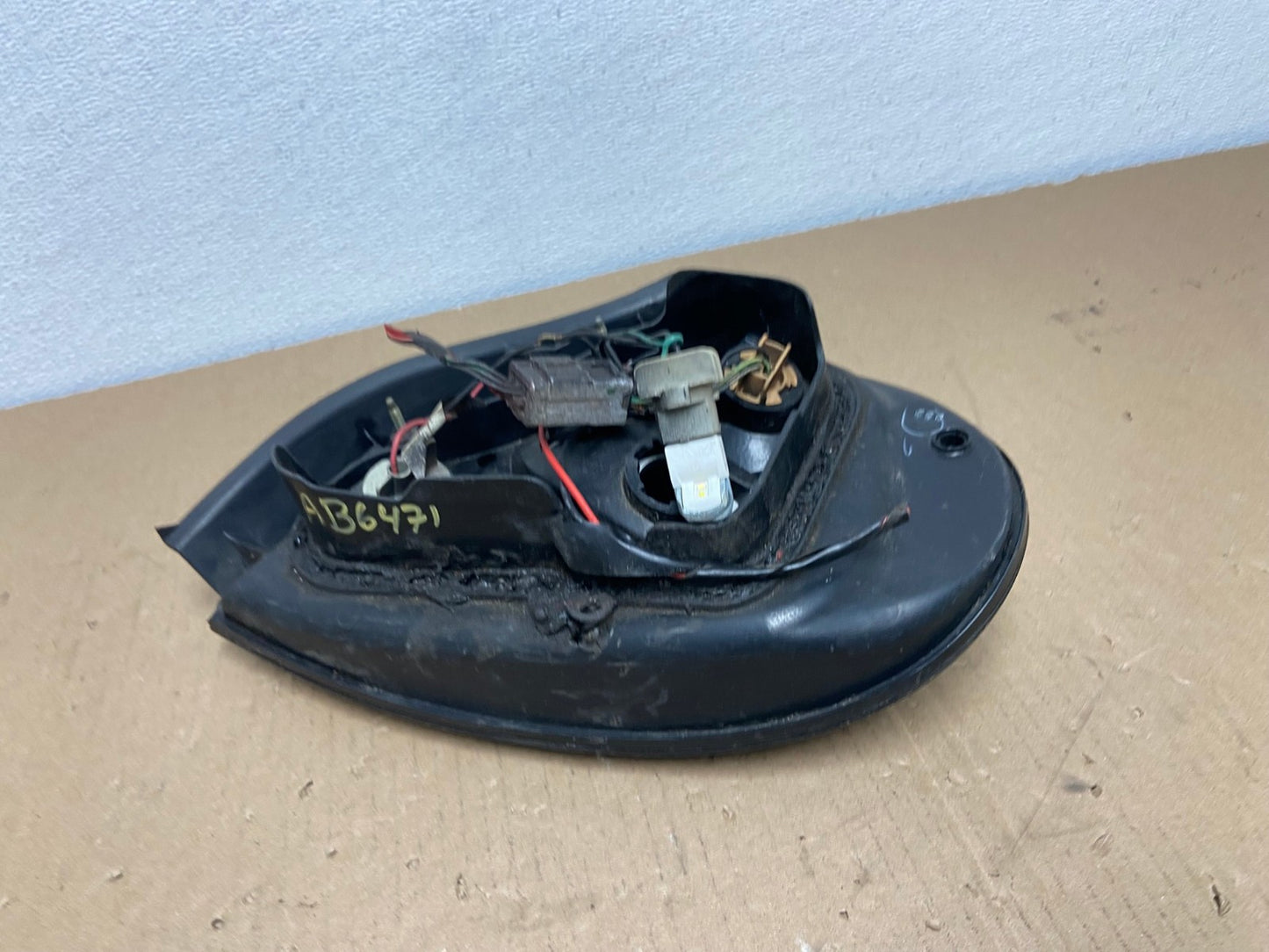 2000 to 2001 Nissan Maxima Left Driver Lh Side Tail Light Oem AB6471 LK6
