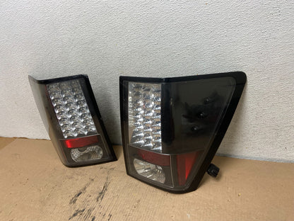2005-2006 Jeep Grand Cherokee Left+Right Set Black LED Tail Lights AH1134 DG2