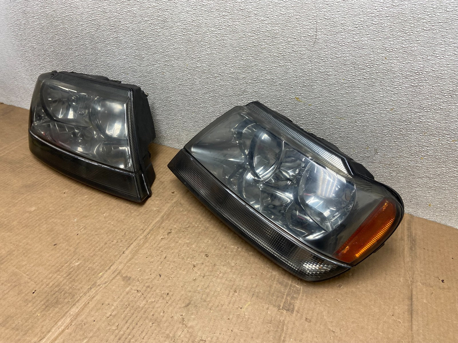 1999 - 2004 Jeep Grand Cherokee Left+Right Set Halogen Headlights AA6502 DW2