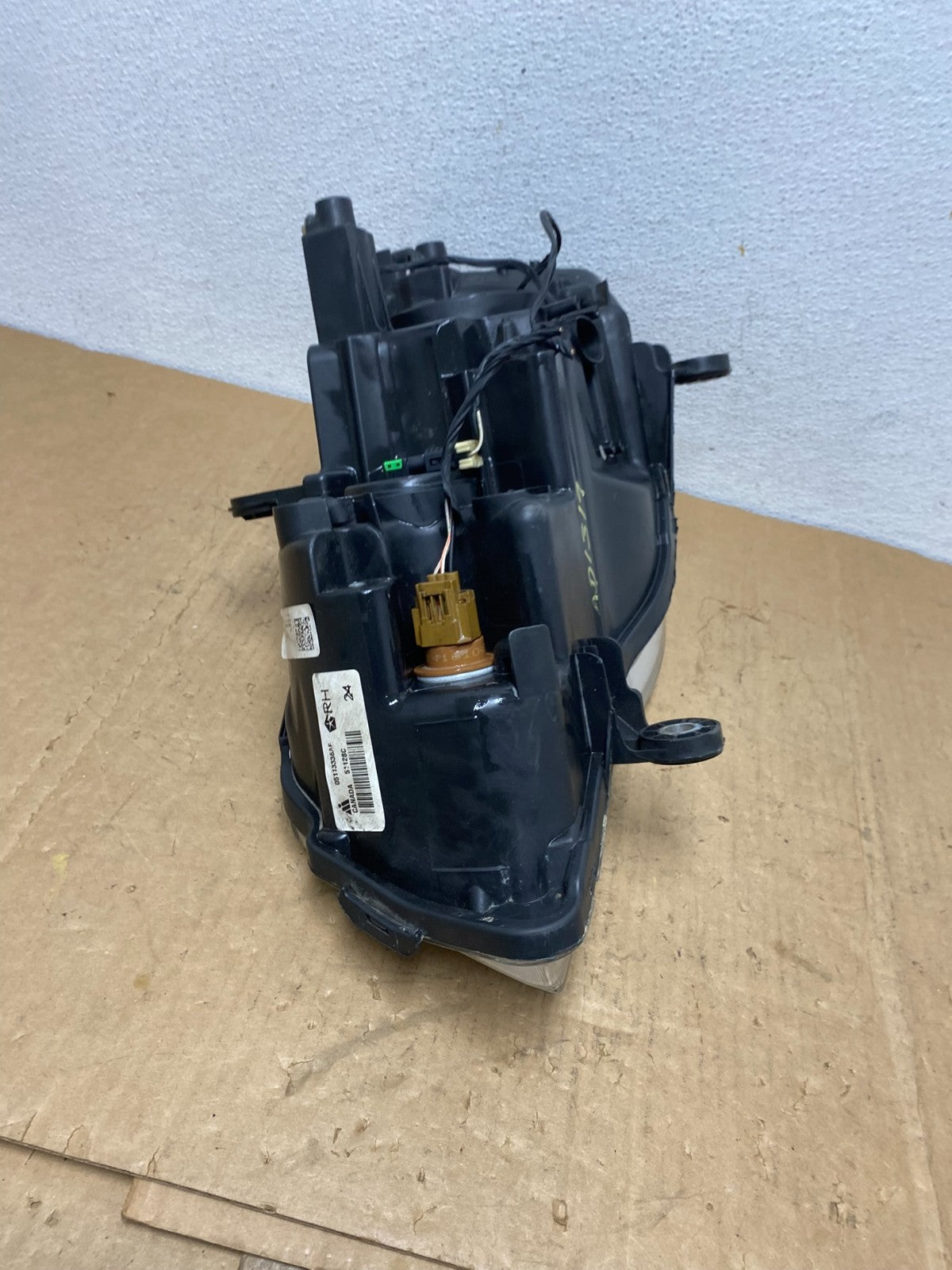 2011 to 2016 Chrysler Town and Country Right Passenger Headlight AD1319 DW8